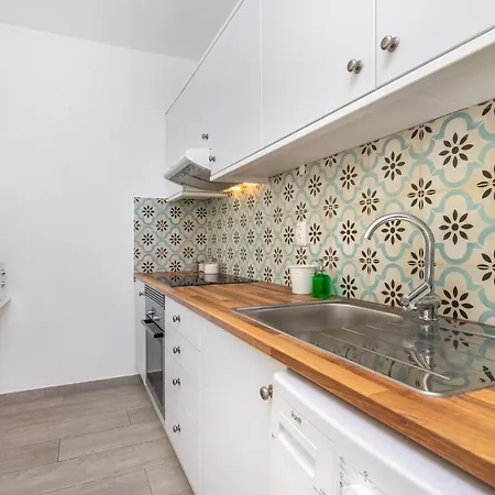 Cor Do Mar - Sunny, Clean And Spacious With Sea View, In - Very Close Walking Distance To The And Village Apartment *