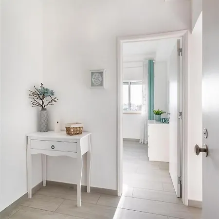 Apartamento Cor Do Mar - Sunny, Clean And Spacious With Sea View, In - Very Close Walking Distance To The And Village *