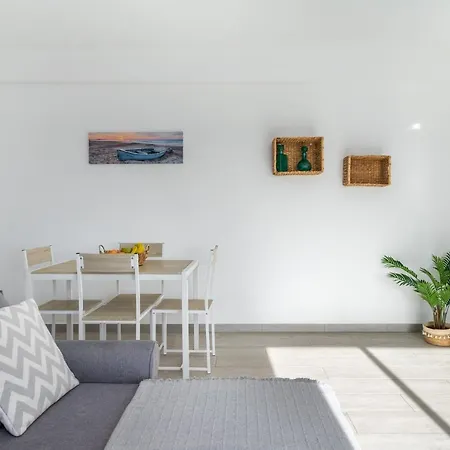 아파트 Cor Do Mar - Sunny, Clean And Spacious With Sea View, In - Very Close Walking Distance To The And Village *