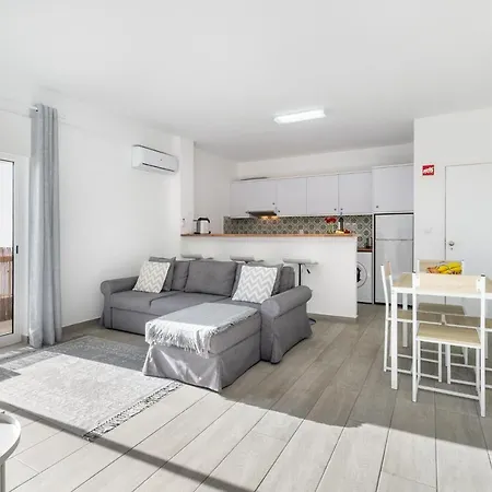 Cor Do Mar - Sunny, Clean And Spacious With Sea View, In - Very Close Walking Distance To The And Village * 阿尔沃尔